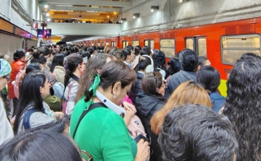 Metro CDMX con retrasos. Foto: (Especial)