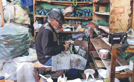 Zapatero mexicano revela la realidad que vive tras la entrada de productos chinos