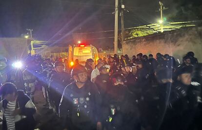 Pobladores linchan y queman a delincuentes en Chalco, uno murió