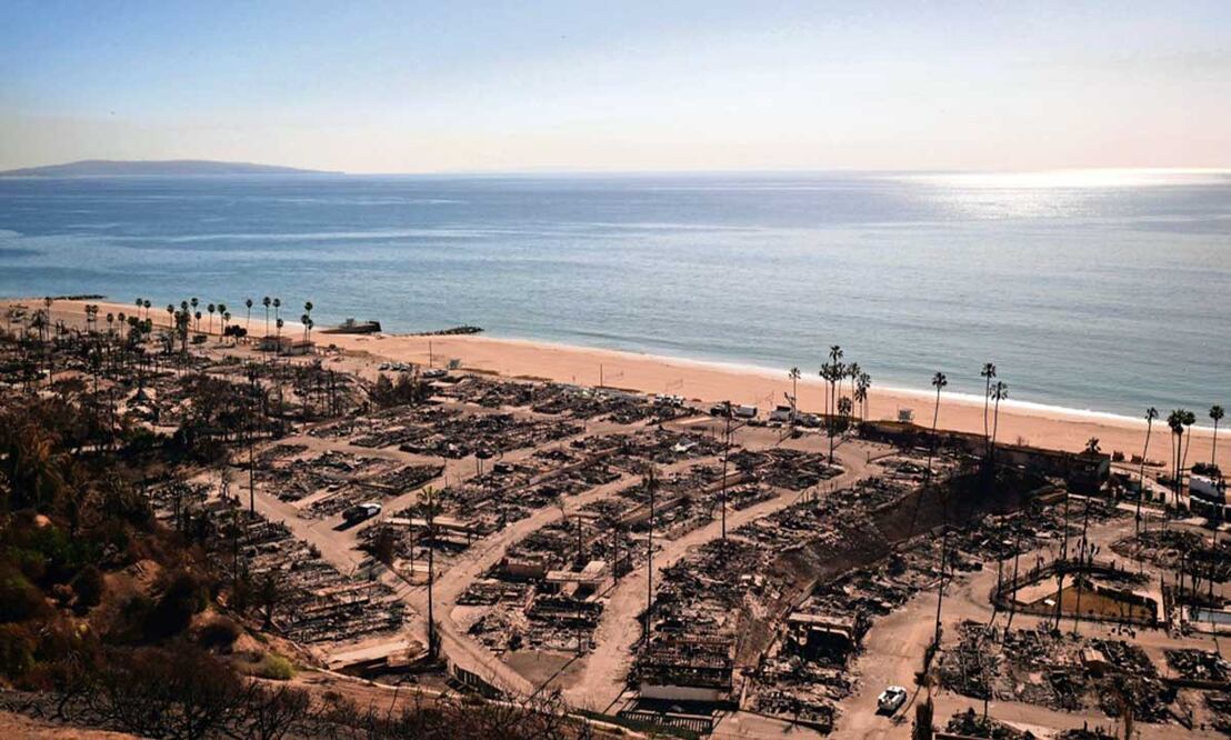 Autoridades investigan causas de los incendios que devastan Los Ángeles