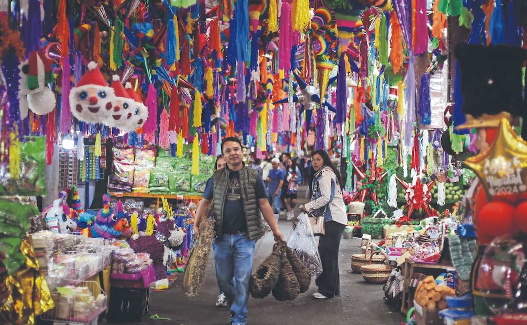Encuentra Árboles y Adornos Navideños en el Mercado de Jamaica: Precios y Detalles