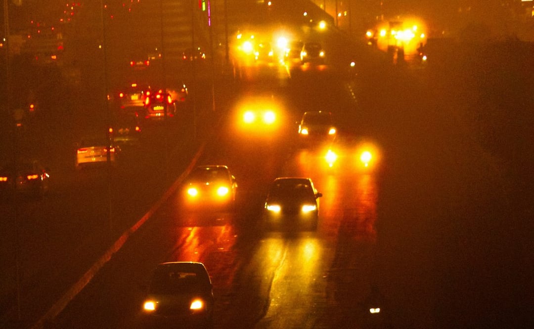 Taxista lleva a pareja de abuelitos a su destino y termina sin coche, en CDMX