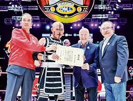 El luchador Okumura es homenajeado por fortalecer la amistad México-Japón