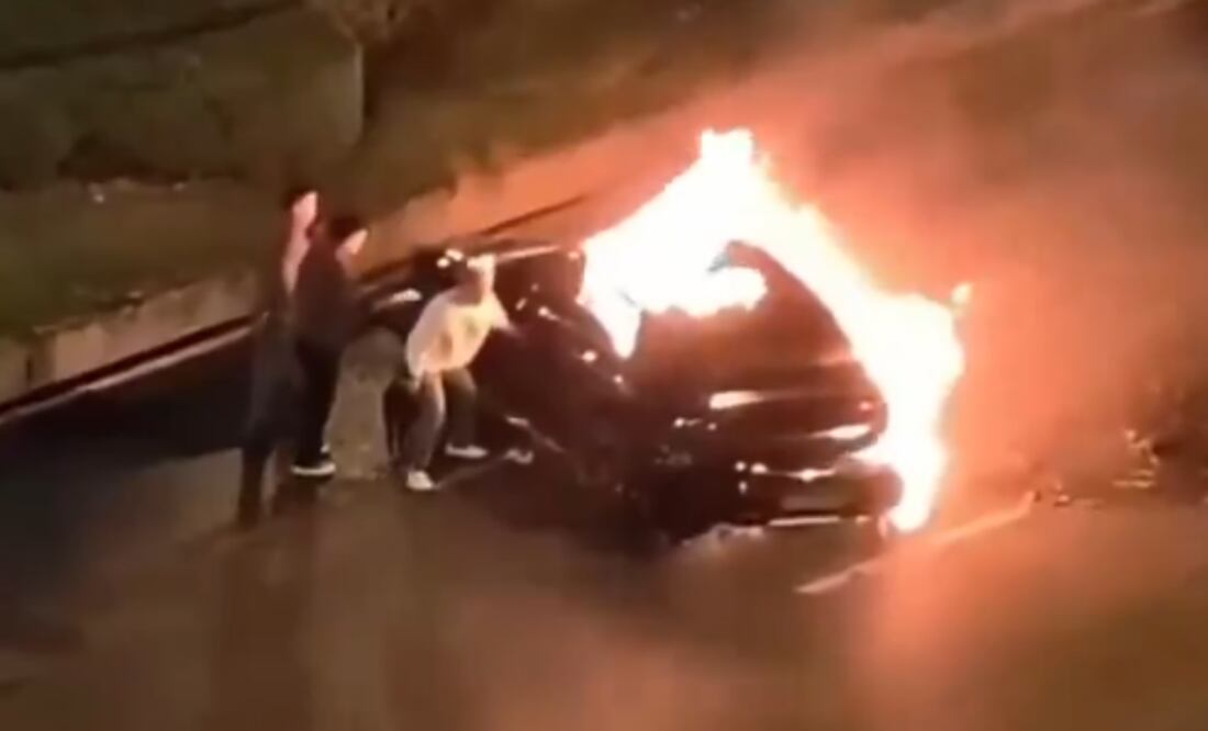 Auto eléctrico se incendia (Foto: Redes sociales)