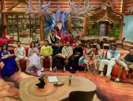 VIDEO: ¡A sartenazos! Reality de la India se sale de control y enciende las redes