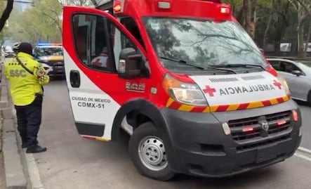 Ciclista termina con huesos expuestos tras ser arrollado por camión en Reforma