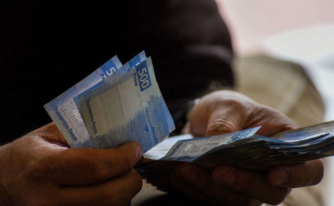 Después de años padre e hijo se reencuentran y progenitor ofrece gustoso apoyo económico