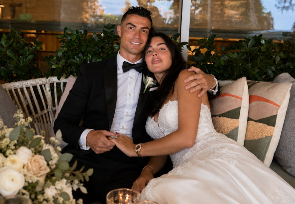 Cristiano Ronaldo y Georgina Rodríguez celebran su boda y presumen romántica foto (Foto: Creada con IA)