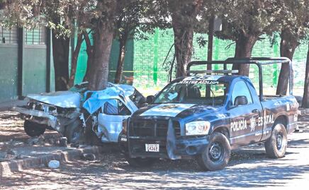 Hombres mueren prensados dentro de un auto tras estamparse con un tronco en Edomex