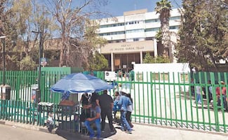 Escándalo en el IMSS: Por muerte de cinco bebés, destituyen a delegada