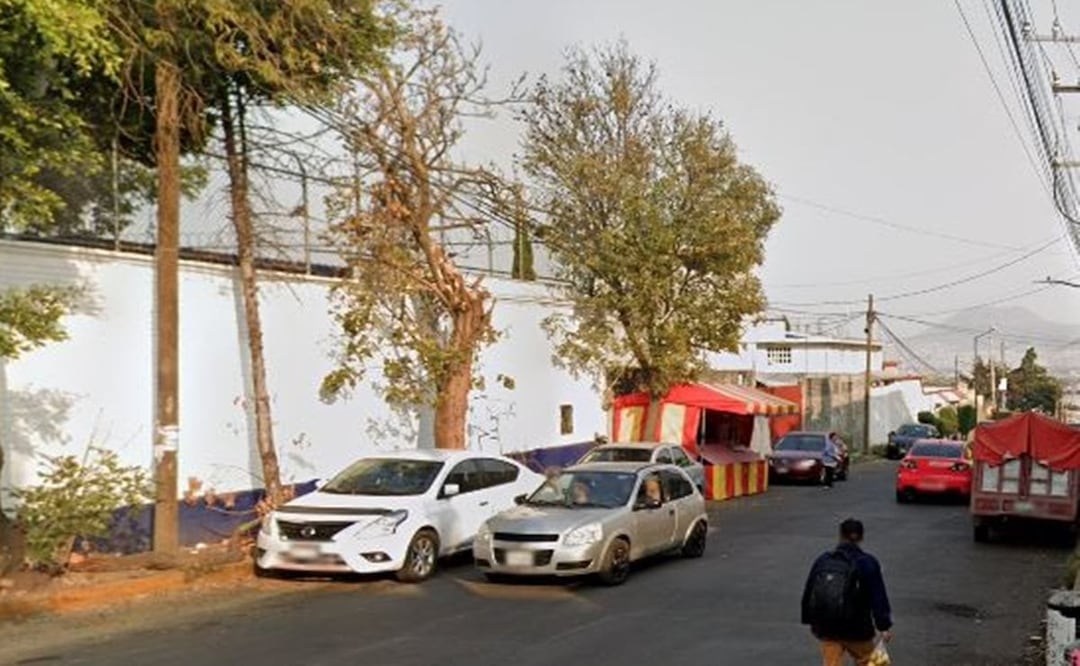 Motosicarios tiñen de rojo una barbería y le cortan la vida a una mujer, en Iztapalapa