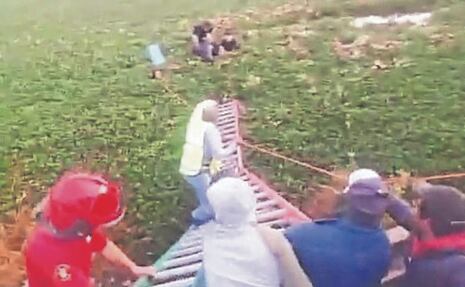 ¡La cambian de canal! Mujer muere ahogada, tras volcadura en Nezahualcóyotl 