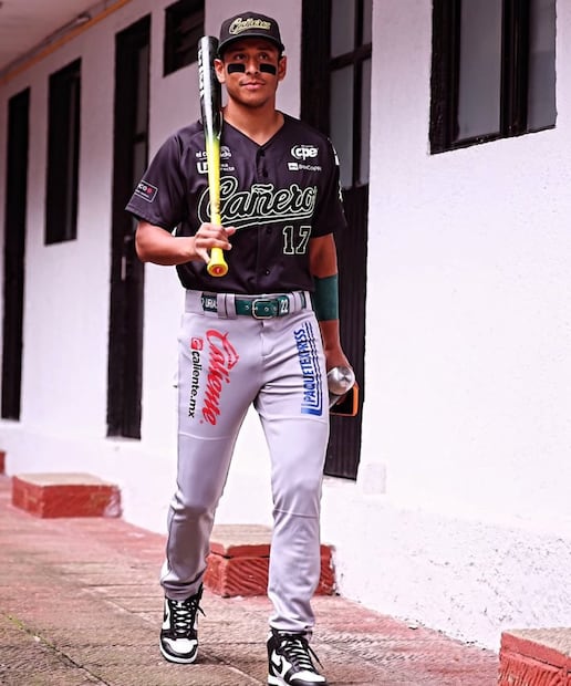 Luis Romo disfrazado de Beisbolista
Foto: Redes Sociales