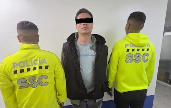 Detienen a microbusero que fue captado rompiendo los cristales de un auto en la CDMX