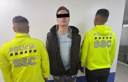 Detienen a microbusero que fue captado rompiendo los cristales de un auto en la CDMX