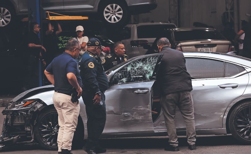 ¡Casi se lo "Xing-Gang"! Balean a chino en Azcapotzalco, dispararon 10 veces en contra de su auto