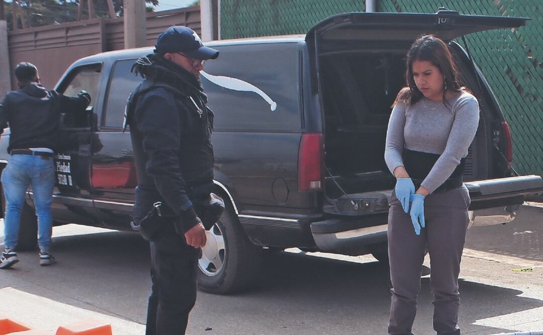 Chavo cae de la moto en la que iba con su compa y muere arrollado; el que manejaba se peló