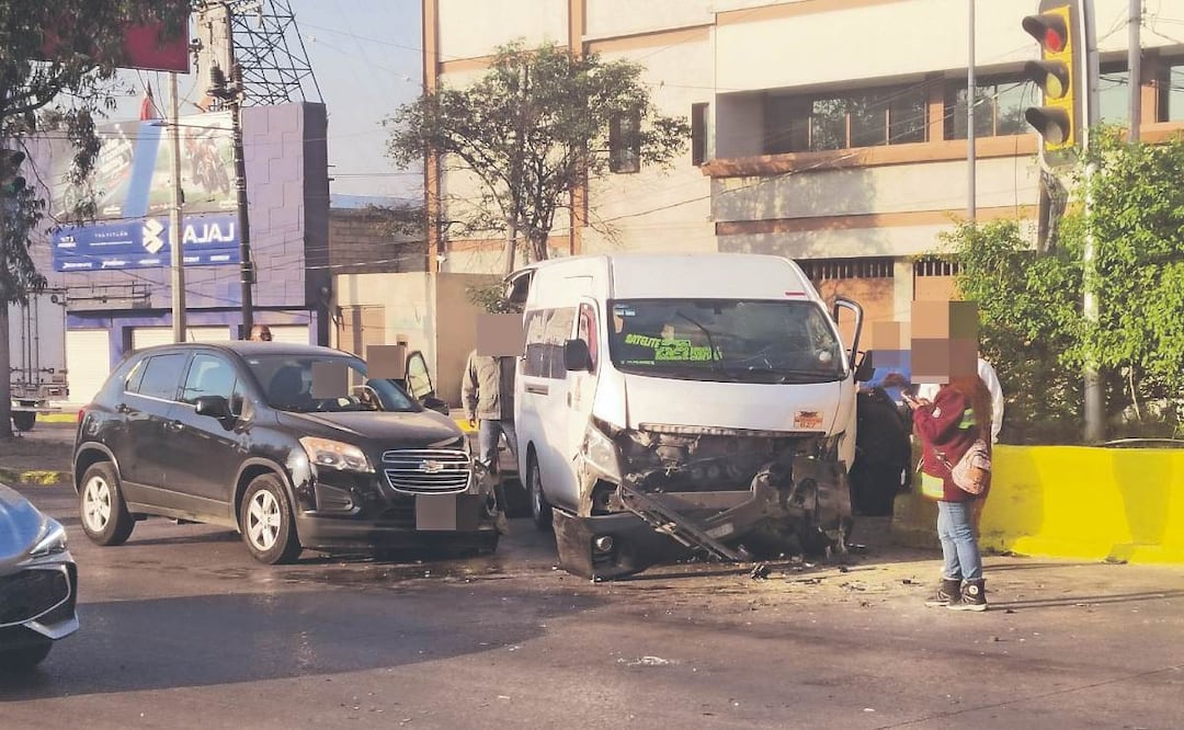 Foto: Especiales (Choque en Tultitlán deja 10 heridos: Usuarios no ven mejoras pese aumento de pasaje en Edomex )