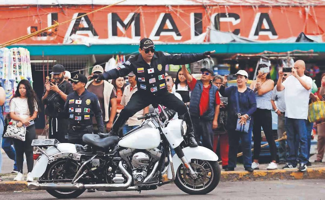 Mercado de Jamaica cumple 69 años y comerciantes celebran entre flores, frutas y baile. Foto: (Diego Simón)