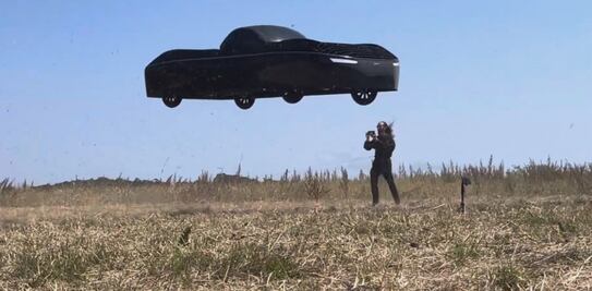 ¡Cómo de película! Auto volador hace pruebas en el cielo de California 🚘