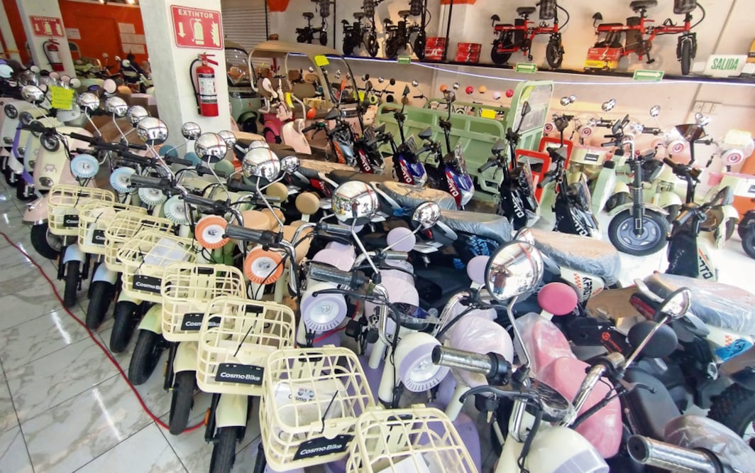 Tiendas incumplen reglas y siguen vendiendo scooters eléctricos sin placas en CDMX (Foto: Fernanda Rojas)