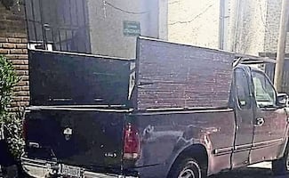 ¡Encueradito! Hallan cuerpo de un hombre debajo de una camioneta en Tlalnepantla