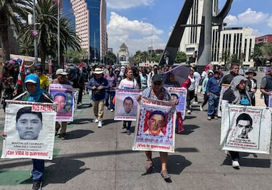 Manifestación por Ayotzinapa bloquea calles del Centro de la Ciudad de México
