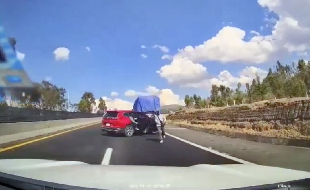 VIDEO: Madre e hijo se salvan de asalto en la México-Texcoco, delincuentes en Honda CR-V fallan