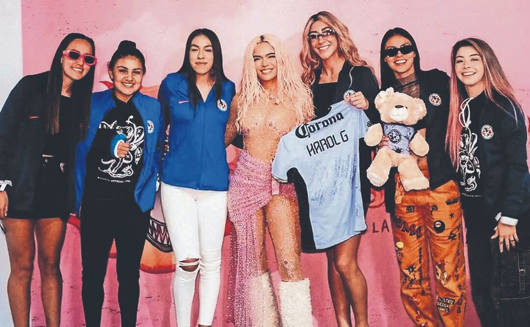 Karol G sorprende a jugadoras del América con emotivo encuentro