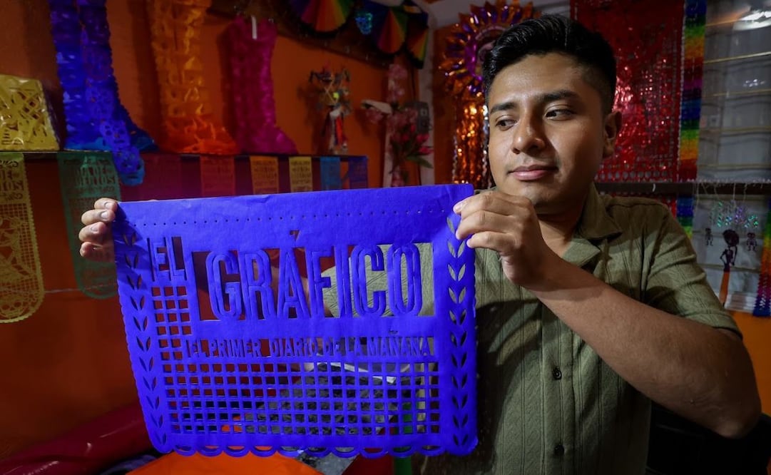De padre a hijo: Así se mantiene viva la tradición artesanal del papel picado en Chimalhuacán (Foto: Luis Camacho)