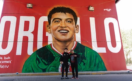Gerardo pinta en murales a campeones deportivos en Tijuana, busca transmitir noticias positivas