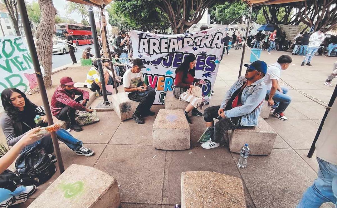 Foto: Fabián Evaristo (¿Se va la Comuna 420? Clara Brugada promete retirar punto de consumo en Monumento a Bolívar )