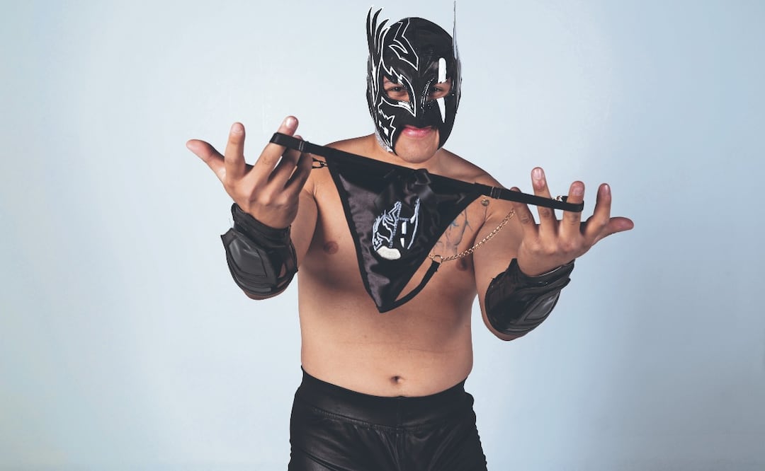 Foto: Carlos Mejía (¿Cuándo has visto que un luchador venda calzones?: Tempo, el rudo que conquista con su ropa)