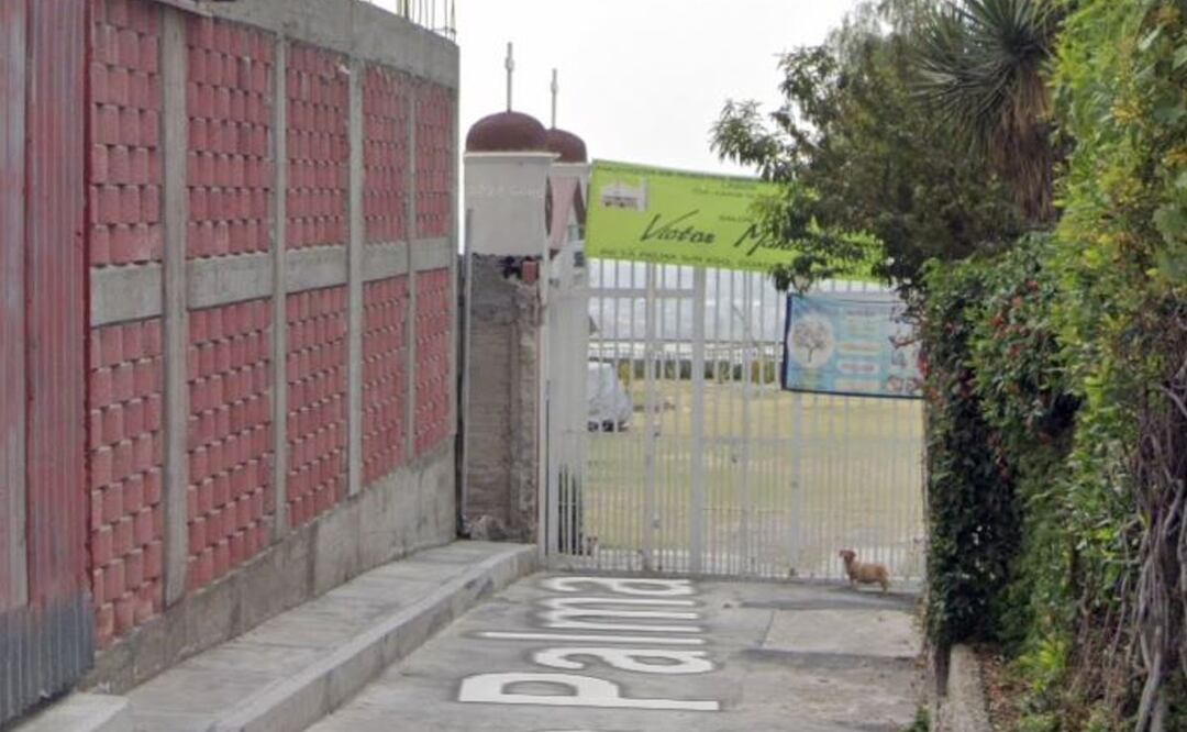 ¡Espeluznante! Duermen vecinos con muerto en su banqueta, en la Gustavo A Madero