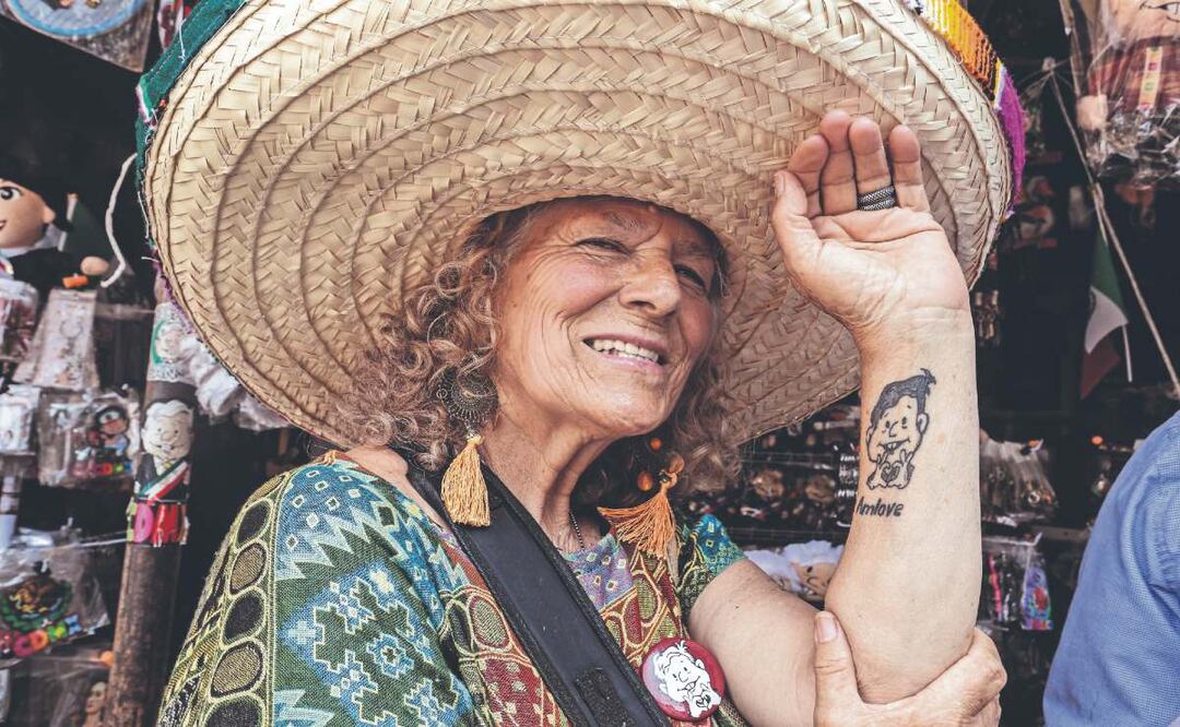 Vienen de otros estados al Zócalo para el último grito de AMLO