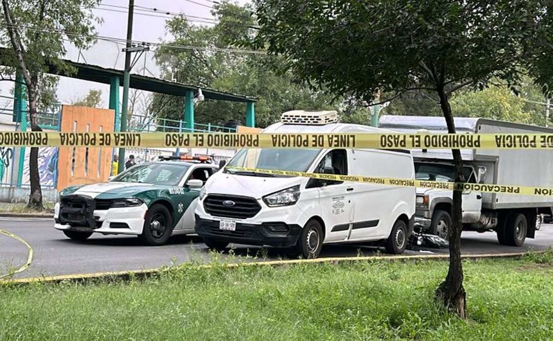 Biker ve el final de sus tiempos, prensado entre 2 vehículos en San Juan de Aragón