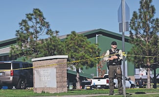 Terror en primaria de EU deja cuatro muertos y dos heridos graves