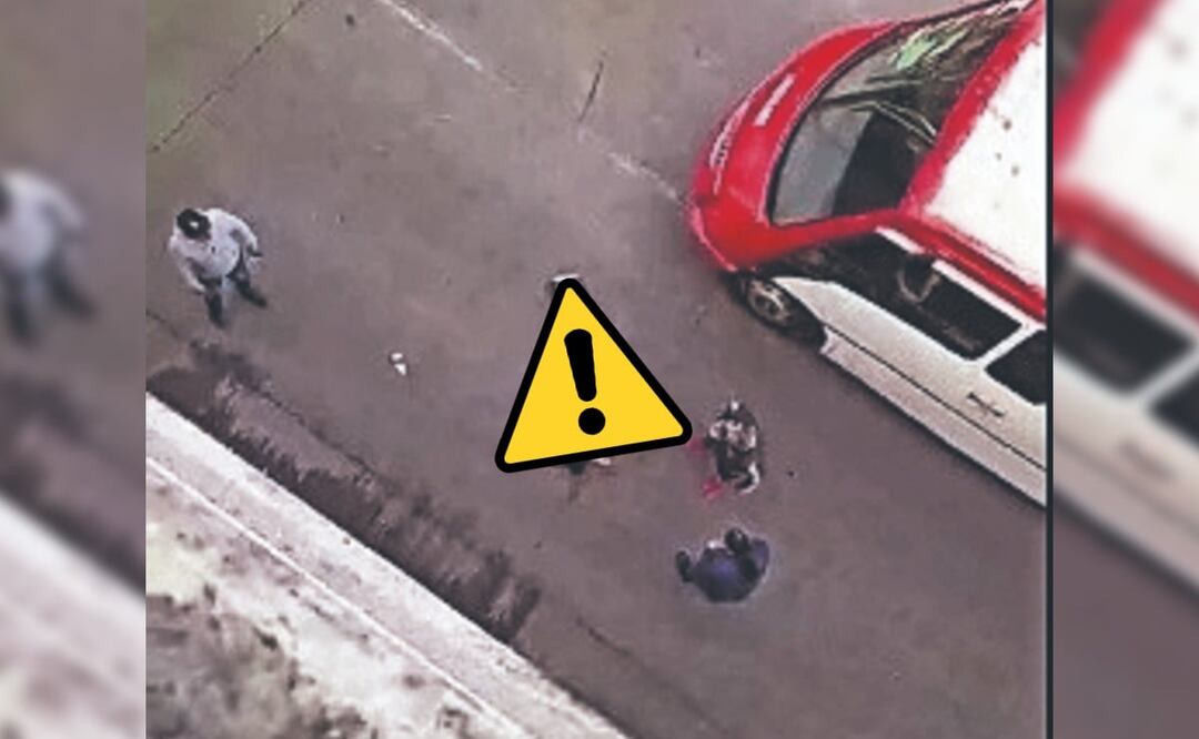 Biker sale volando de puente vehicular y muere embarrado en el asfalto, en Toluca