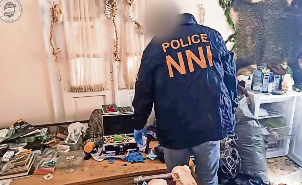 Los investigadores encontraron fotos de restos humanos. Foto: Policía de Hungría
