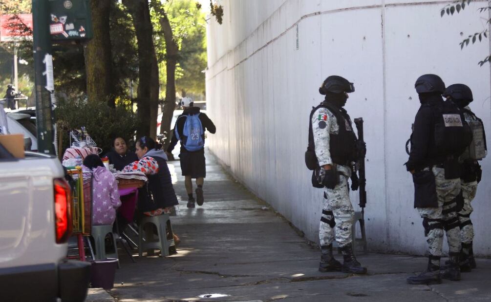 Foto: Cuartoscuro (Elementos de la Guardia Nacional resguardando inmediaciones de la FEMDO)