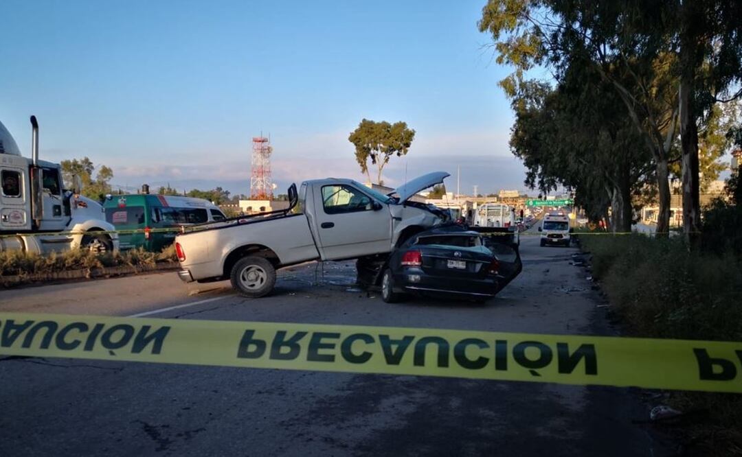 Troca se le monta a automovilista y lo manda al más allá, en la Lechería-Texcoco