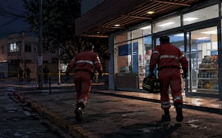 ¡La muerte lo alcanzó! Baleado pide auxilio y cae frente a un Oxxo de Ecatepec
