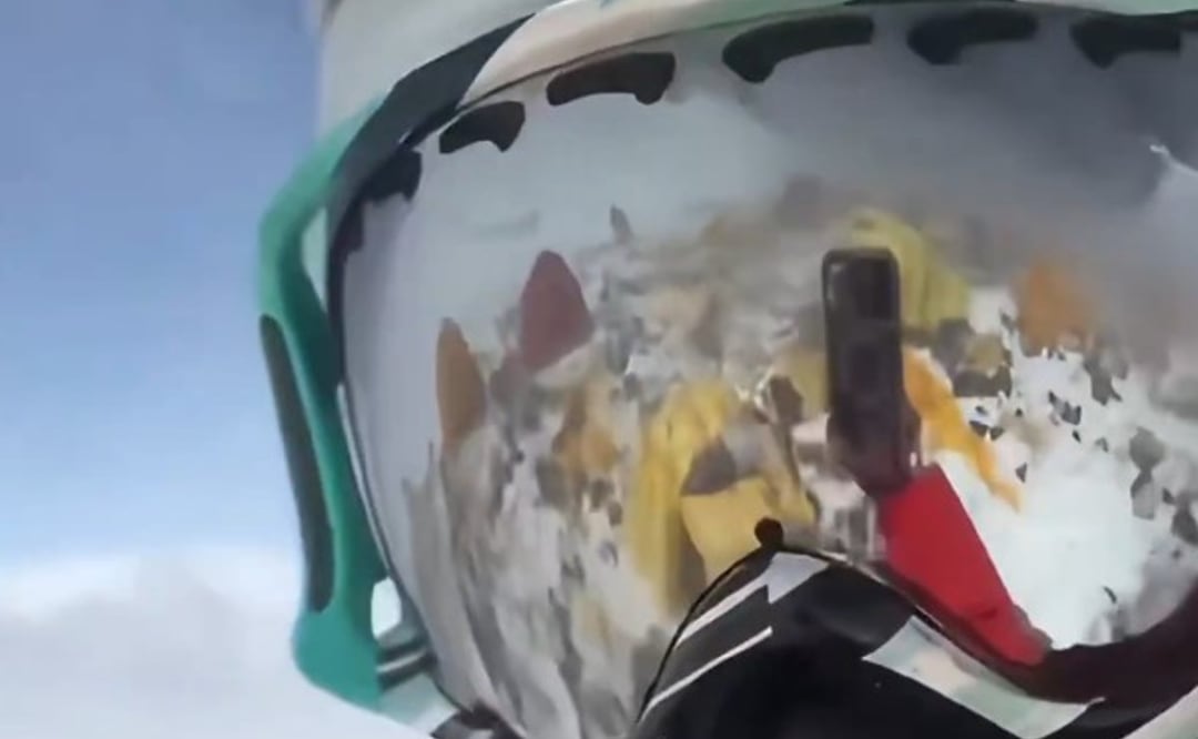 Alpinista muestra la basura que deja el turismo en el Everest. Foto: (Especial)