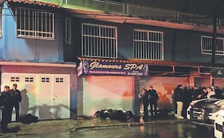 Le llegaron y ni sintió: Motosicarios acribillan a policía afuera de un spa en Iztapalapa