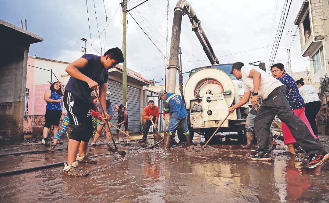 En Cuautitlán piden clausurar bodegas; dañan cauce de aguas negras