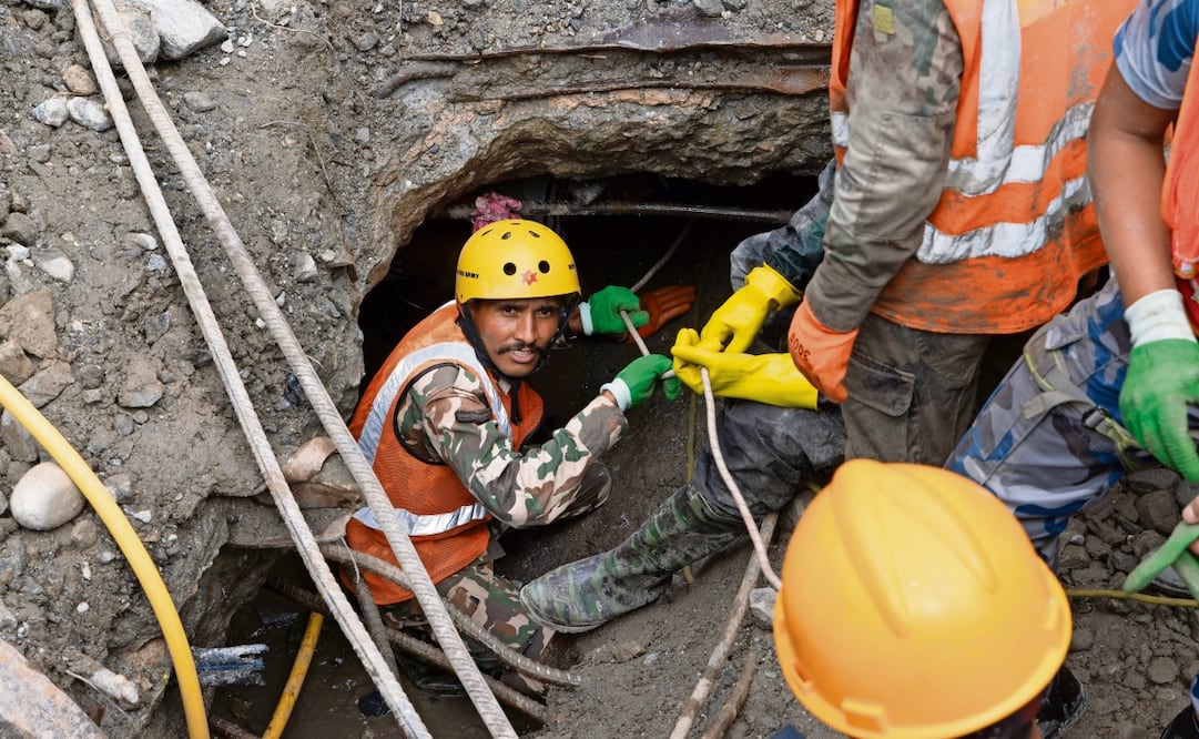 Rescatistas en Nepal. Foto: AFP