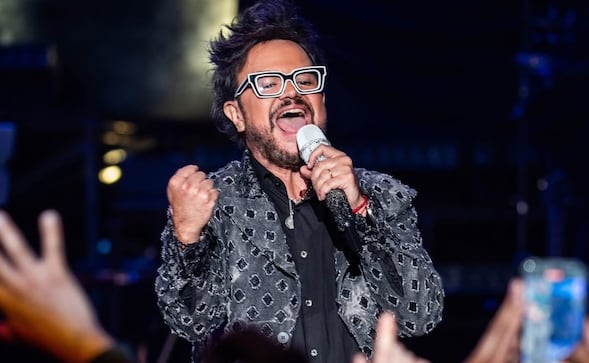 ¡Dan el Grito, pero de CRINGE! Aleks Syntek protagoniza desastrosa presentación en la Benito Juárez