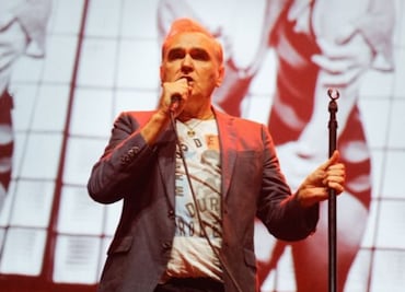 ¿Por qué Morrissey cancela constantemente sus conciertos y cuáles han sido los motivos?
