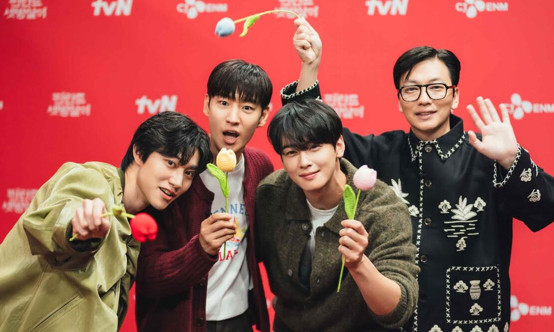 CHA EUN WOO Y COMPAÑÍA RENTANDO EN FINLANDIA (foto: Especial)