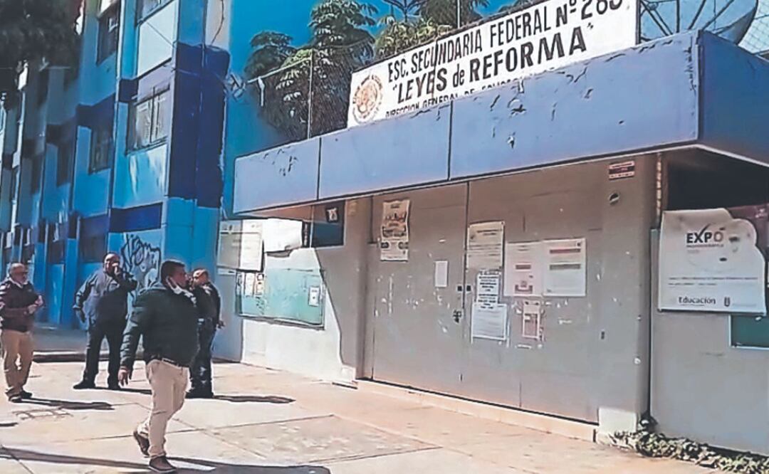 Padre se pelean dentro de una secundaria de la Gustavo A Madero. Foto: (Especial)